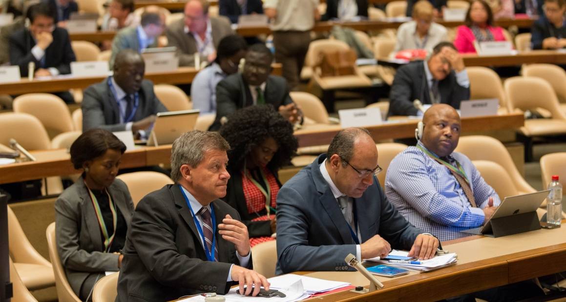 Bildet viser ILOs generaldirektør Guy Ryder (første rad t.v.) som deltok på ILO-konferansens diskusjon om utvikling og FNs bærekraftsmål, 31. mai 2018. Foto: Crozet / Pouteau/ ILO  